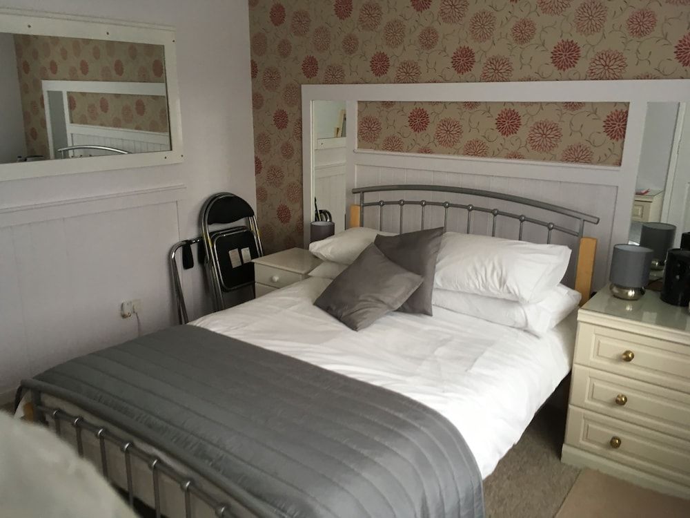 Dean Valley Panorama Bed and Breakfast 2