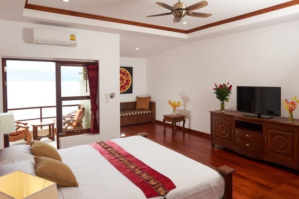 Sara Beachfront Boutique Resort 3