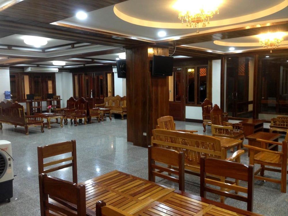 Riverfront Hotel Mukdahan 2