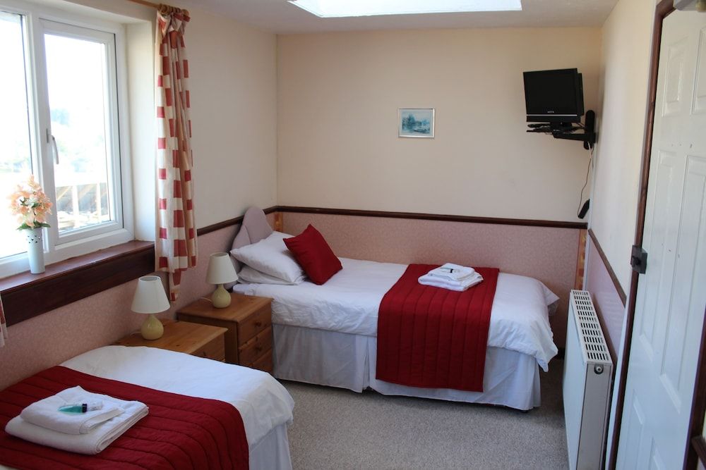 The Middlegate Hotel 3