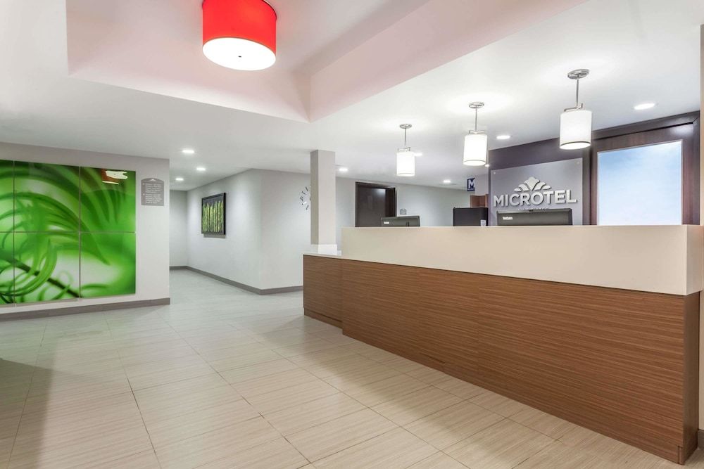 Microtel Inn & Suites by Wyndham Kirkland Lake 2