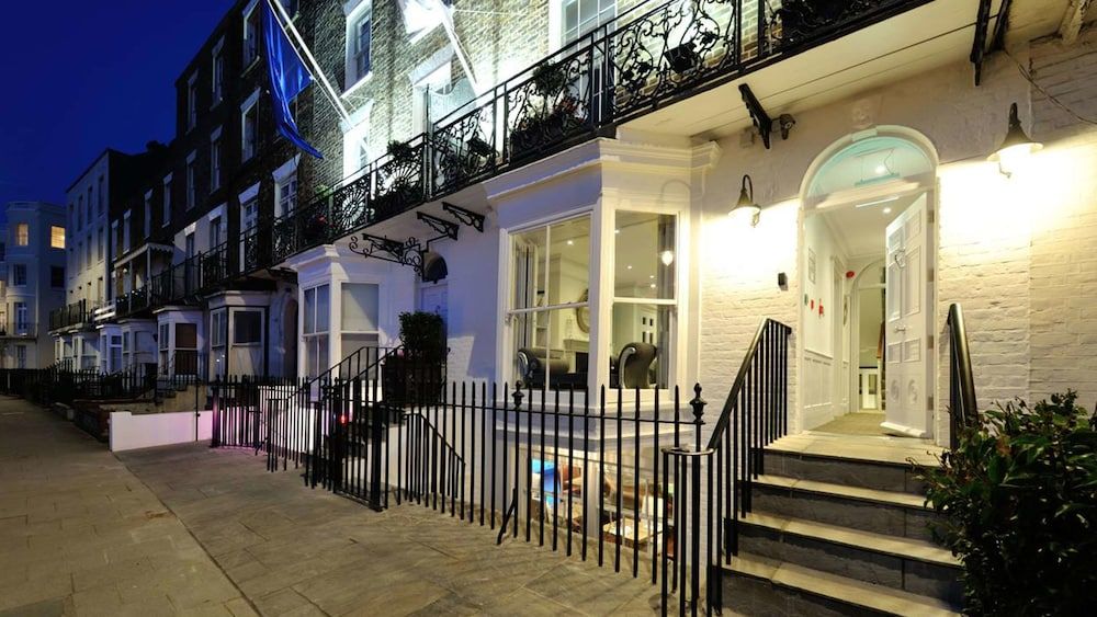 The Crescent Victoria Hotel