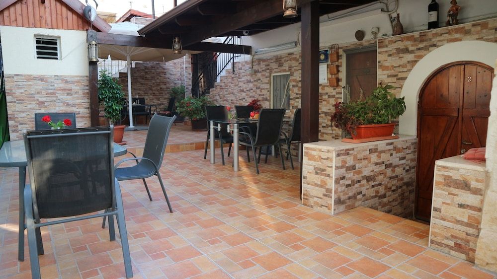 Santa Maria Guest House 2