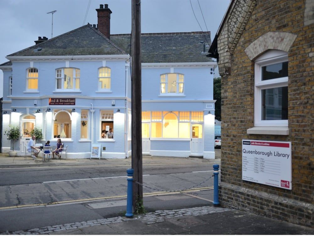 The Queen Phillippa 4 stelle a Queenborough