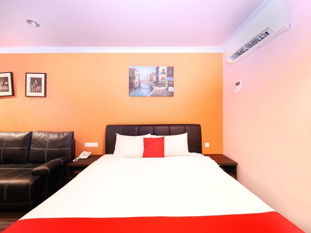 OYO 496 Hotel De Eco Inn 1