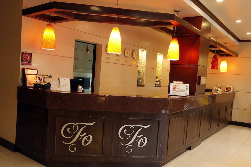 Fuente Oro Business Suites 2