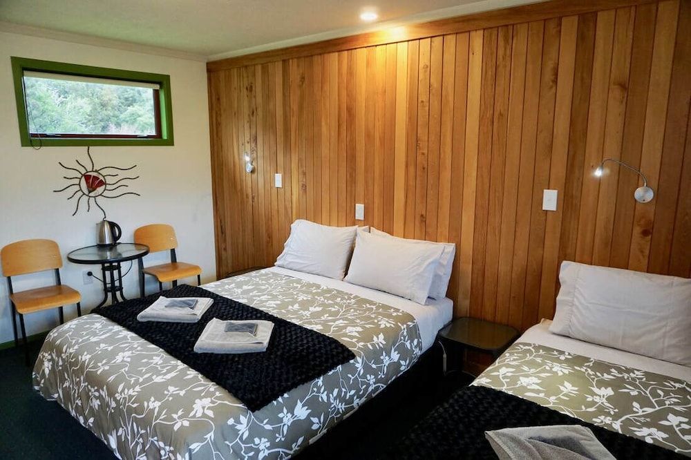 Whistling Frog Cafe & Accommodation 3