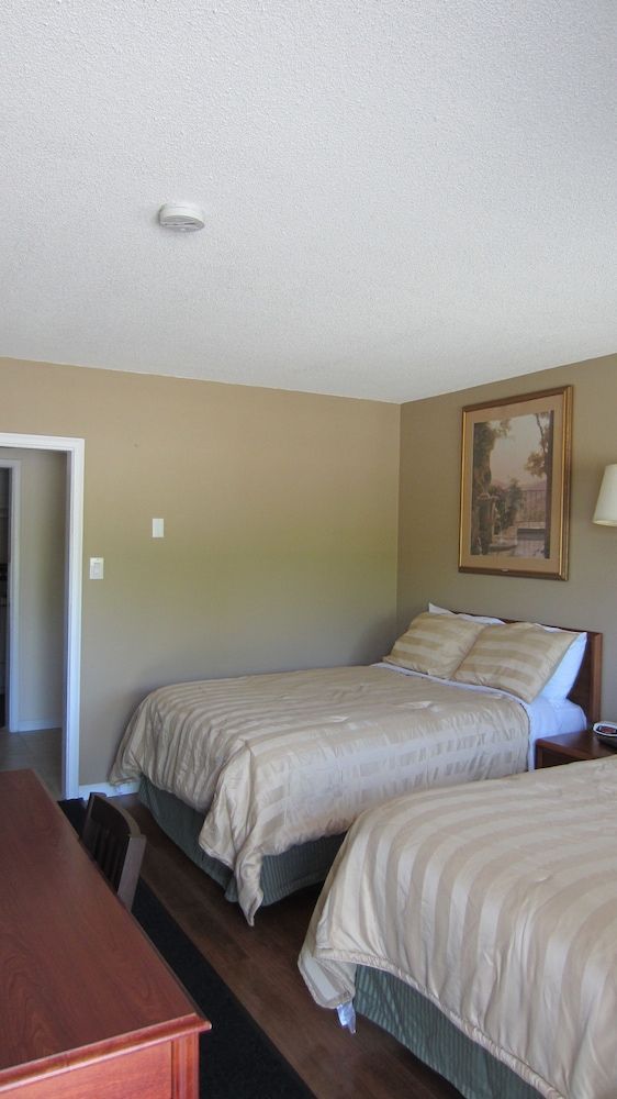 Village Inn & Suites 2