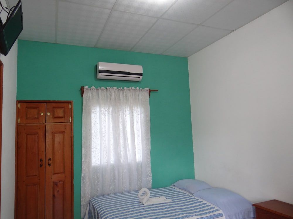 Hotel y Restaurante Las Gardenias 3