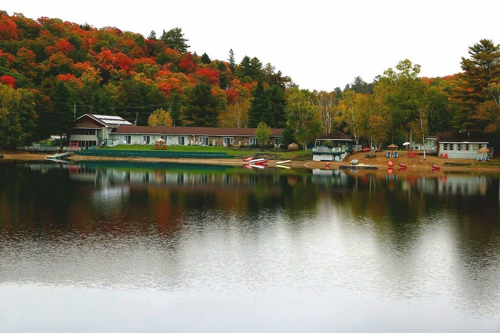 Algonquin Lakeside Inn