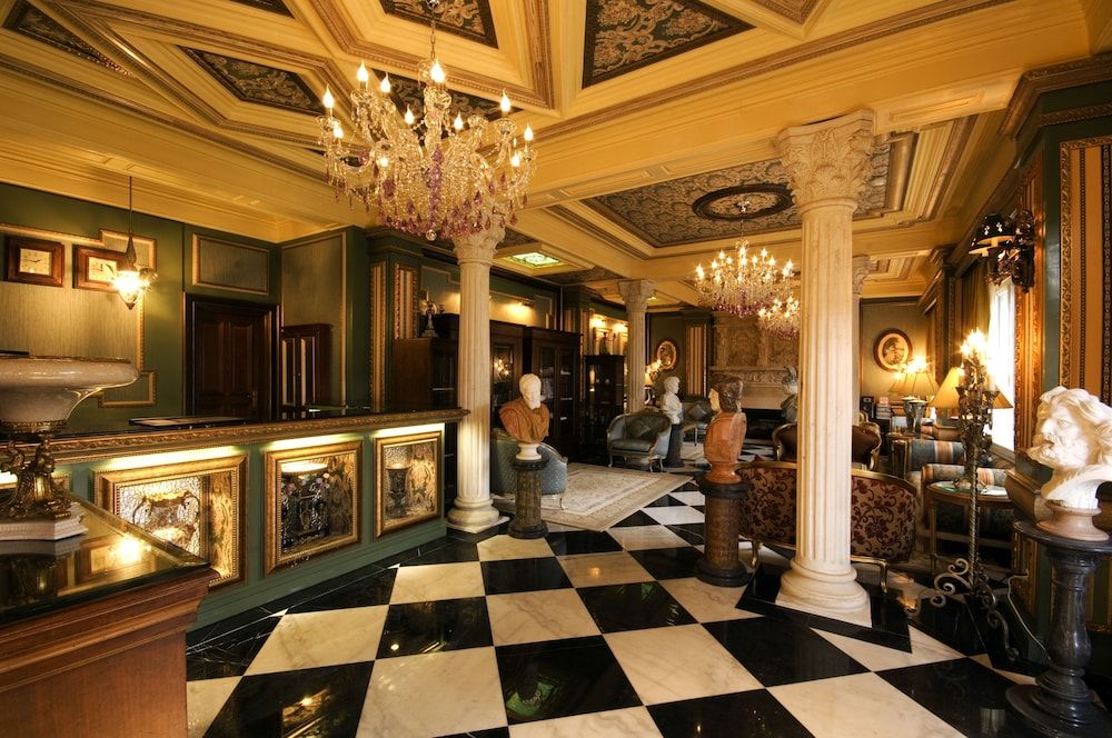 The Old England Manor 2