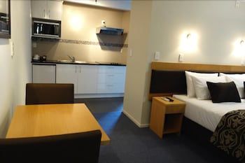 Parakai Springs Lodge 3