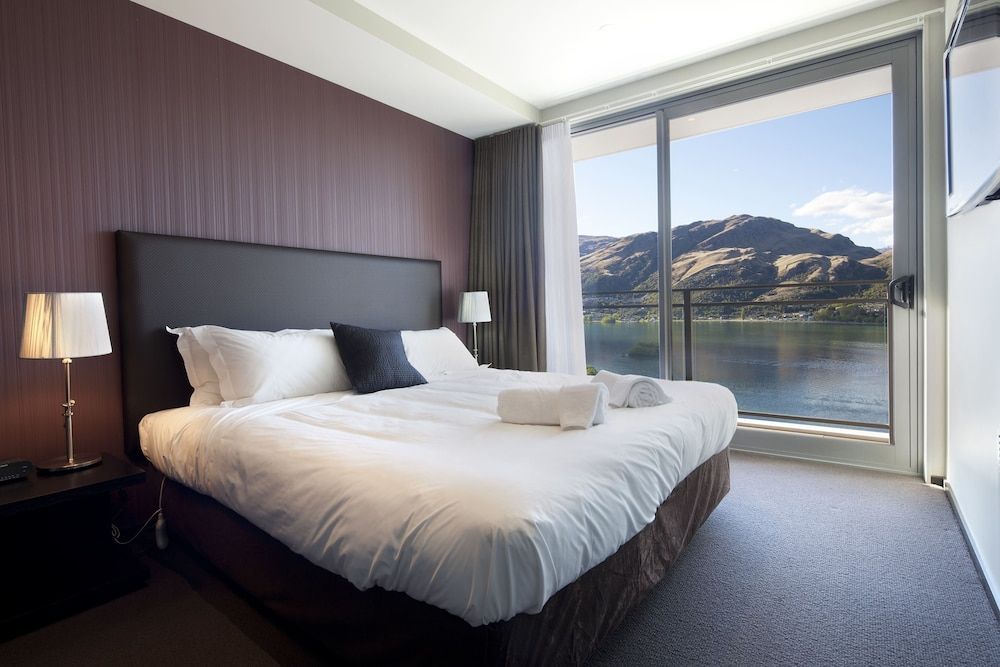 Queenstown Village Apartments 3