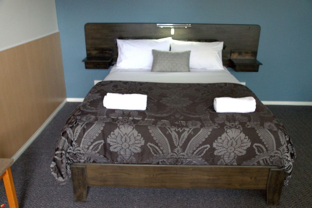 Golden Leaf Motor Inn 3