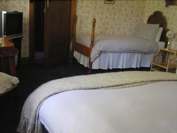 Colonial Accommodation @ Undine 3