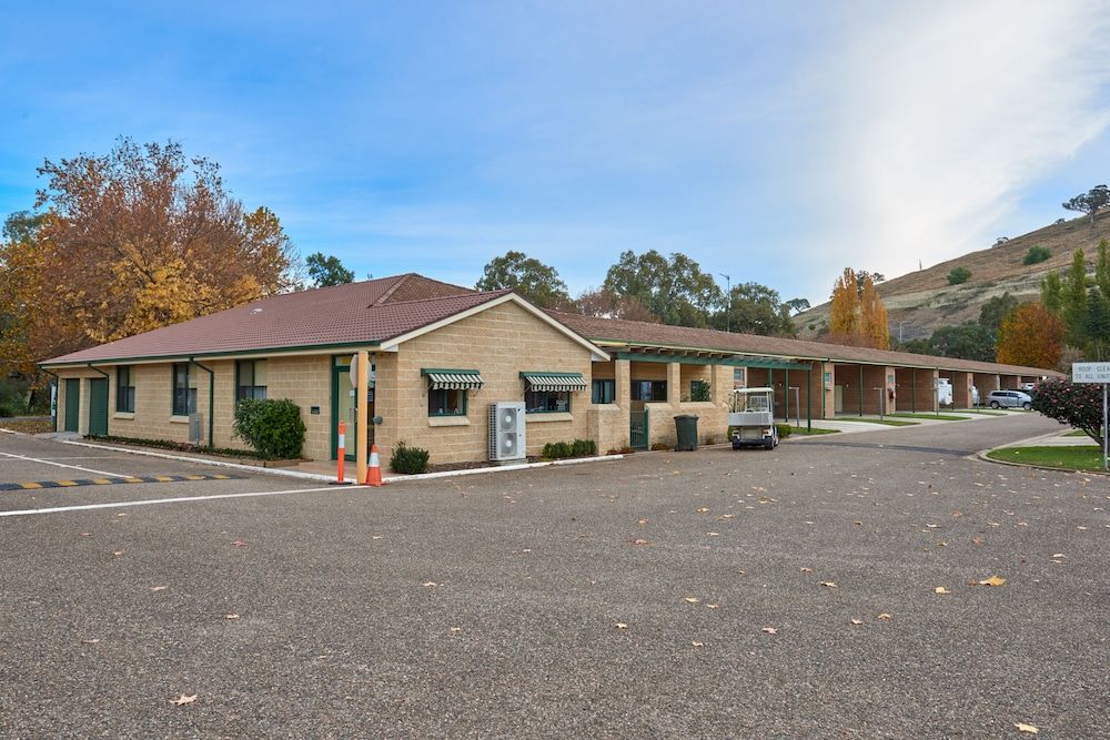 Gundagai Cabins & Tourist Park 3