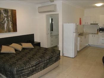 Emerald Western Gateway Motel 2