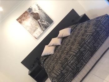 Emerald Western Gateway Motel