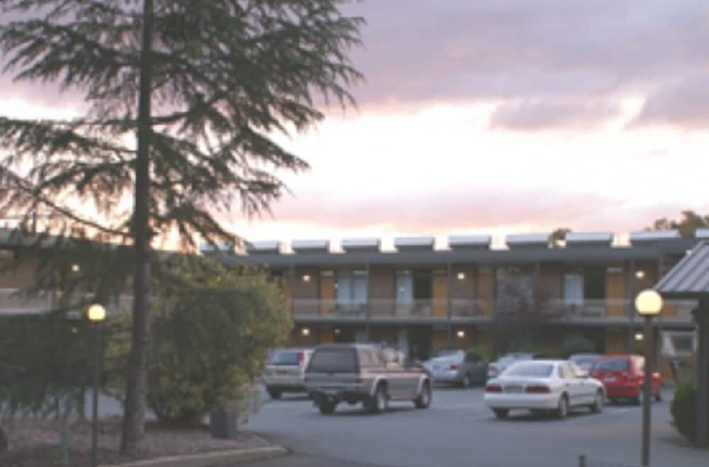 Red Cedars Motel 1