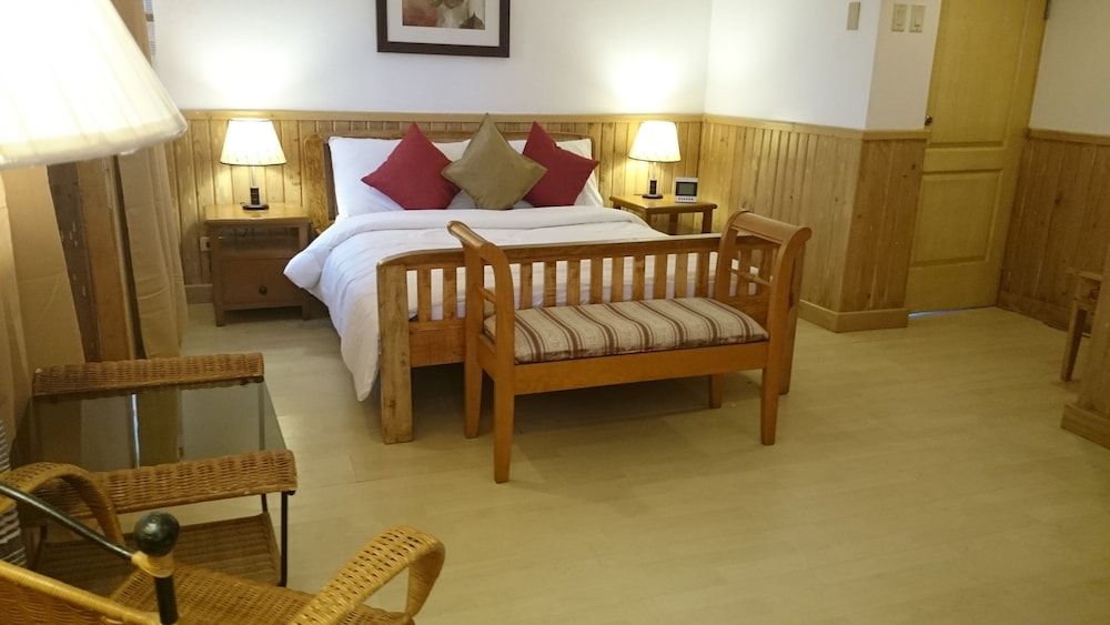 Chateau Beatrice Bed & Breakfast 1