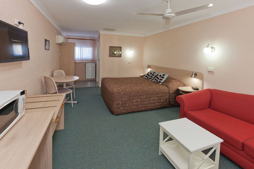 Abraham Lincoln Motel 3