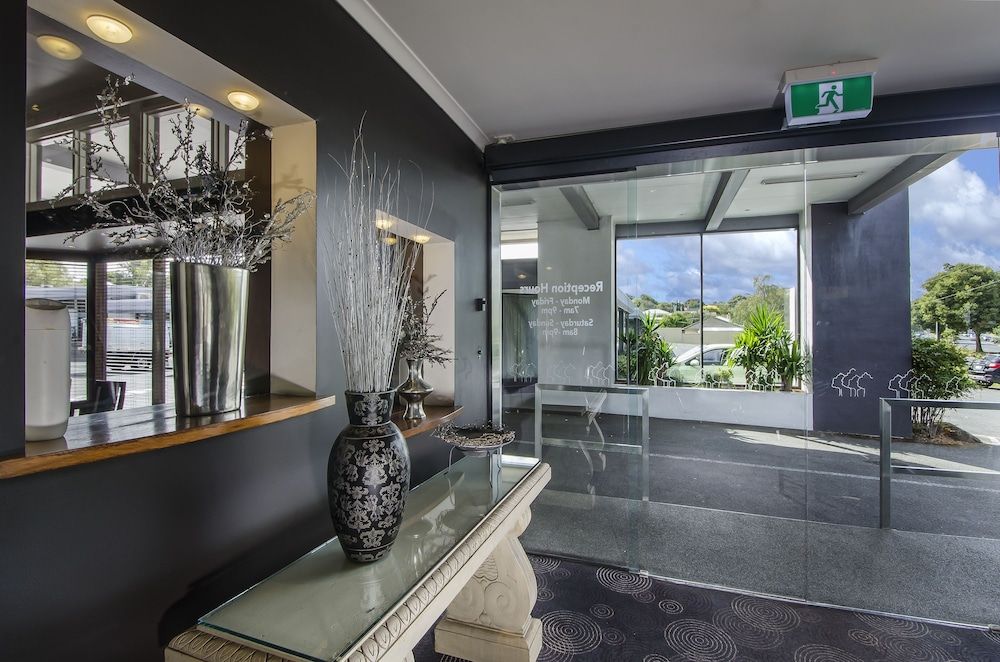 Commodore on the Park 2