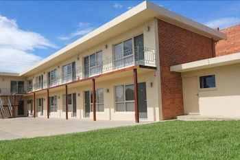 Seven Pines Motor Inn 2