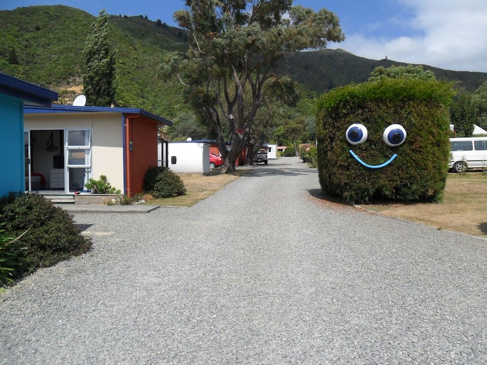 Waikawa Bay Holiday Park 3