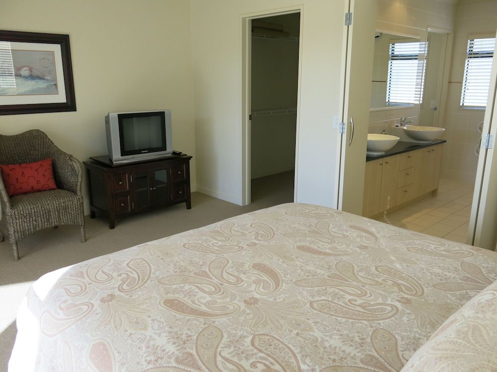 Ocean Breeze Resort 2