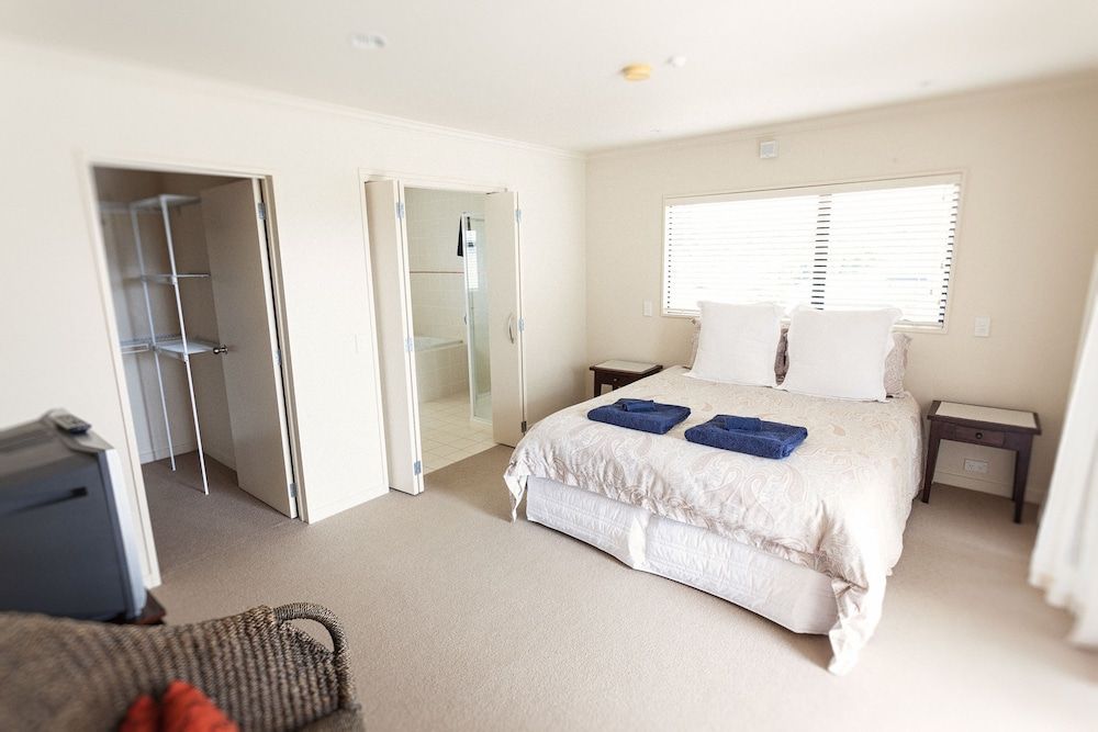 Ocean Breeze Resort 3