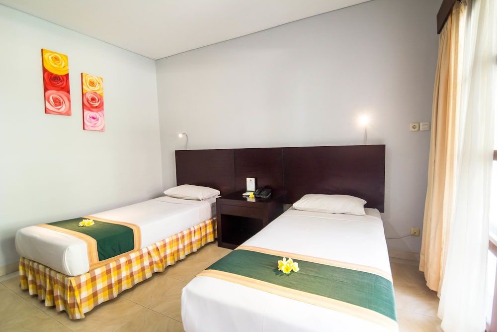 Fourteen Roses Beach 3 Fourteen Roses Beach 3