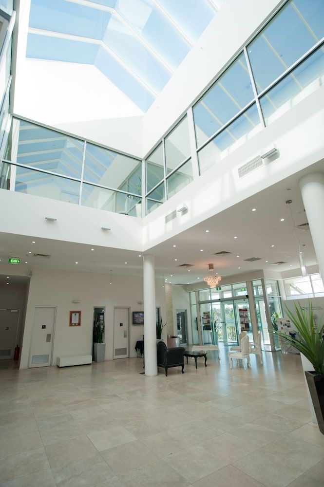 Sfera's Park Suites & Convention Centre 2