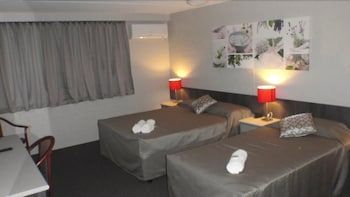 Browns Plains Hotel 3