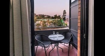 Kingsford Riverside Inn 2