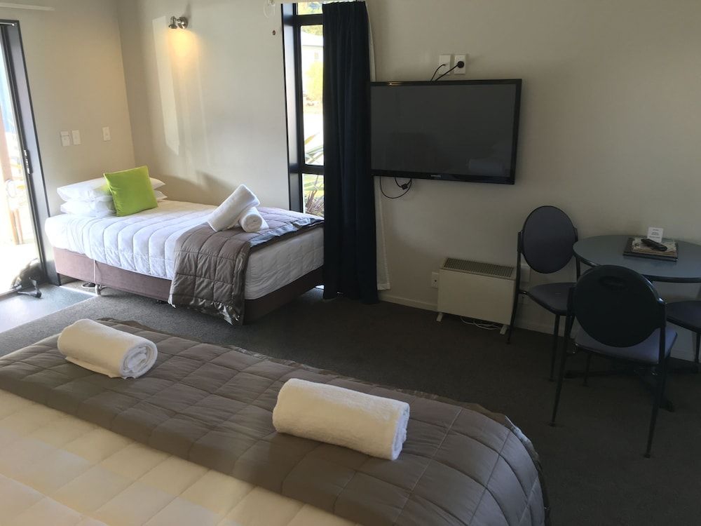 Alpine Glacier Motel 3