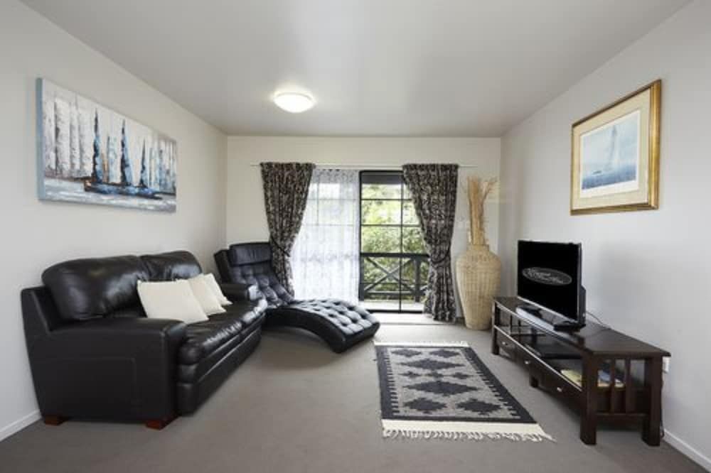 Kingswood Manor Motel 3