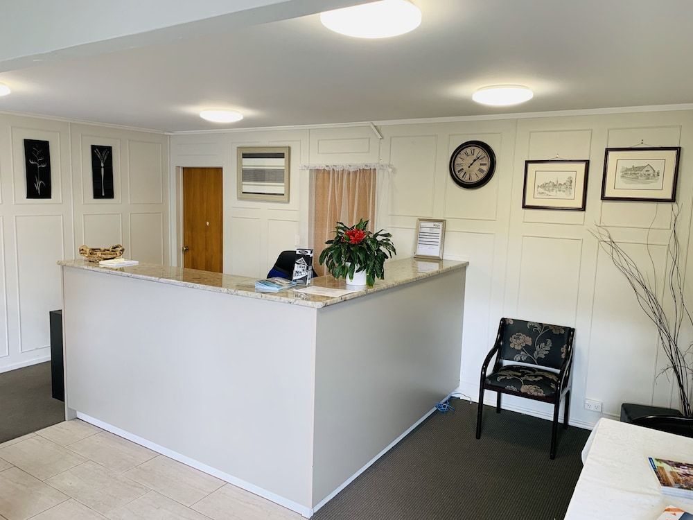 Kingswood Manor Motel 2