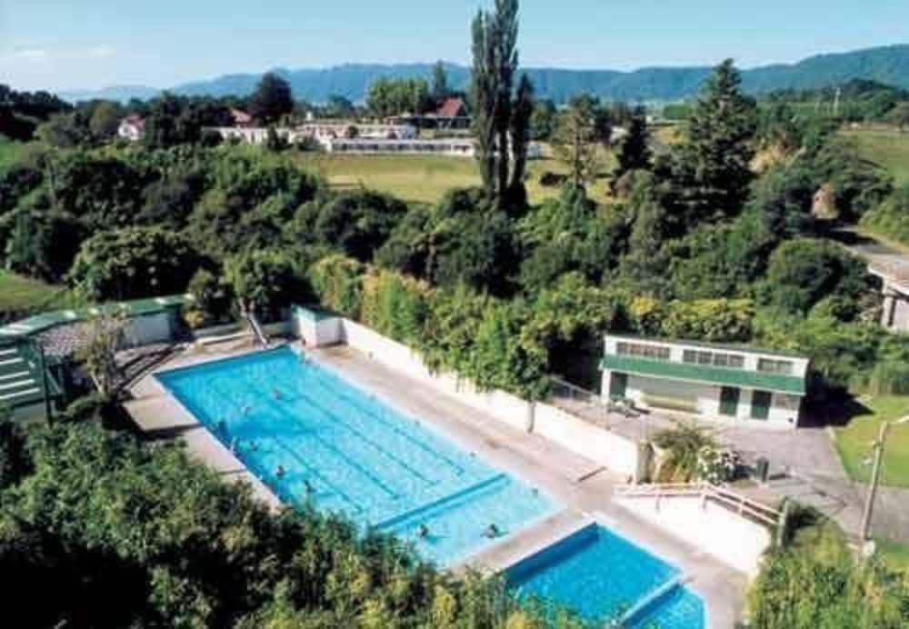 Opal Hot Springs & Holiday Park