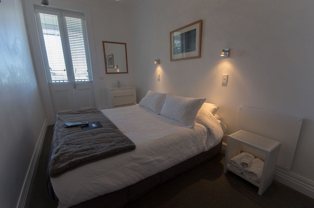 Governors Bay Hotel 3