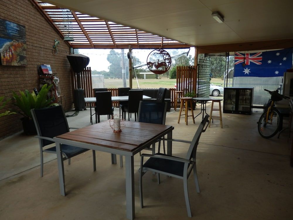 Mountain View Motor Inn & Holiday Lodges 2