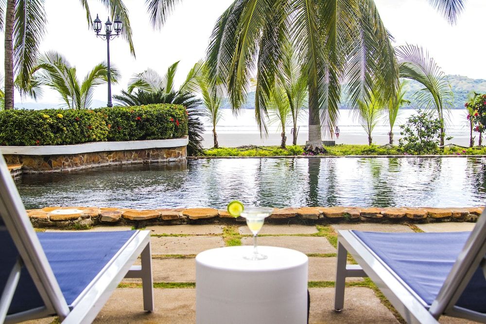 Villa Marina Lodge & Condos