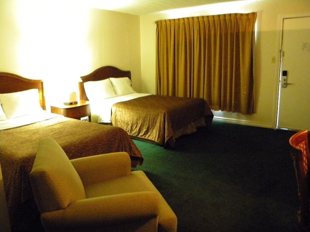 Fairway Inn by the Falls by Elevate Rooms 2 Fairway Inn by the Falls by Elevate Rooms 2