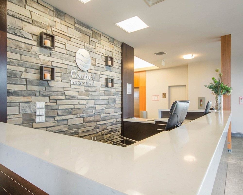 Comfort Inn & Suites 3