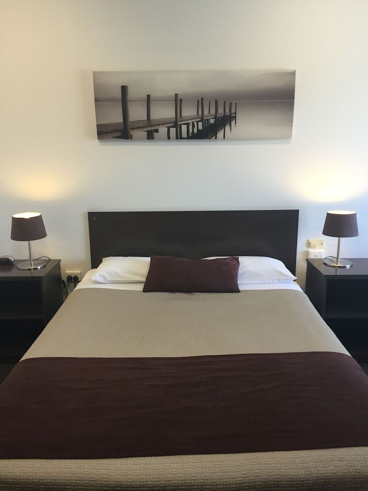 Ploughmans Motor Inn 2