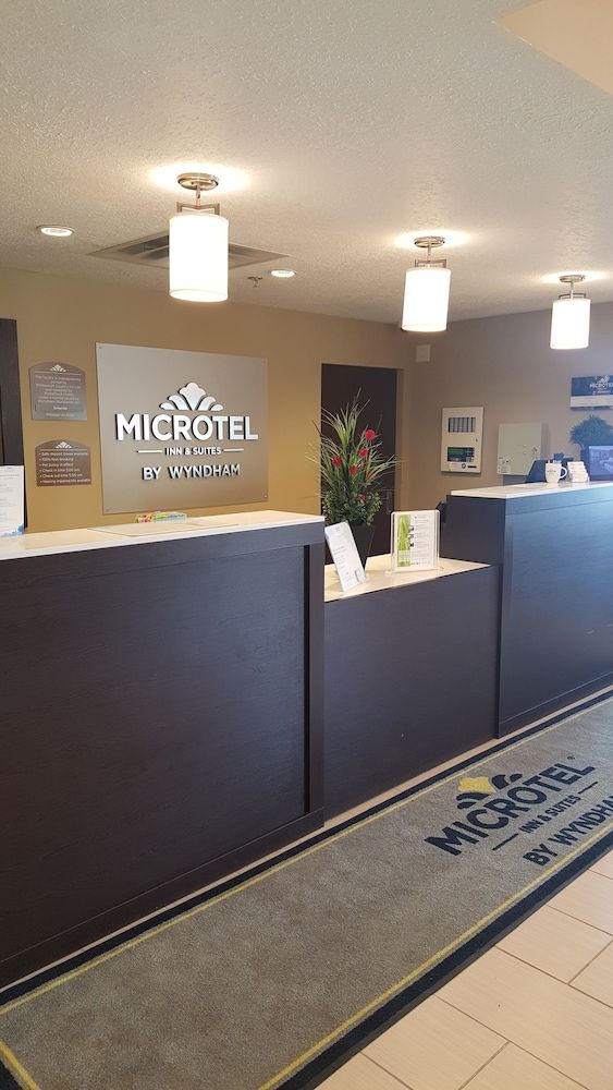 Microtel Inn & Suites By Wyndham Whitecourt 2