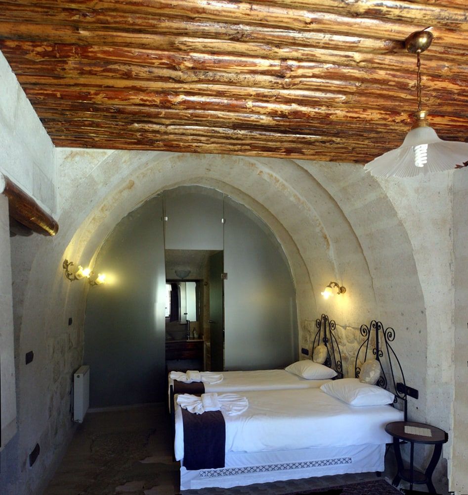 El Puente Cave Hotel 2