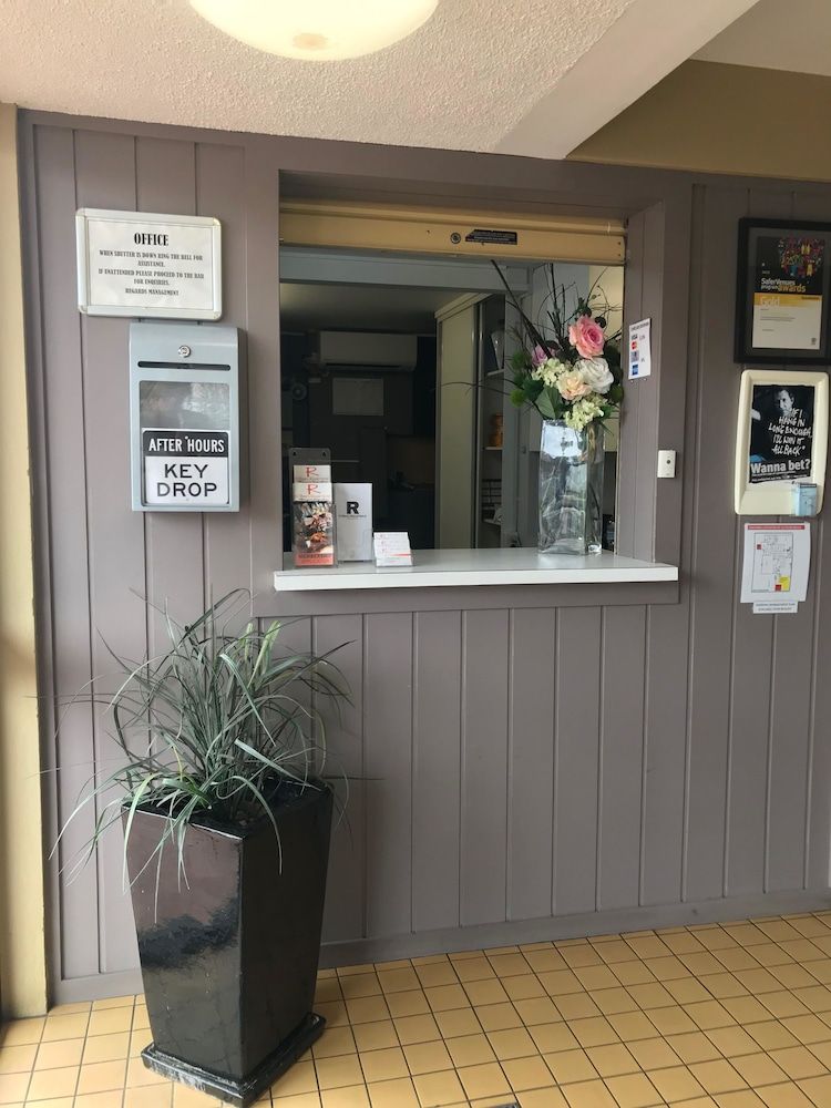 O'Shea's Royal Hotel 2