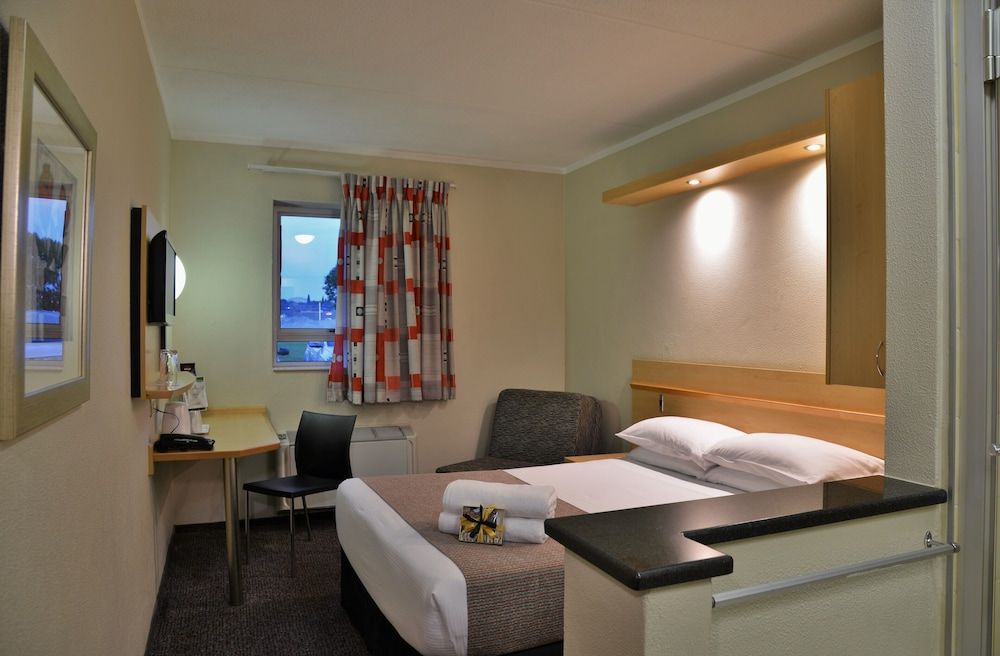 Road Lodge Carnival City 3