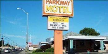 Parkway Motel