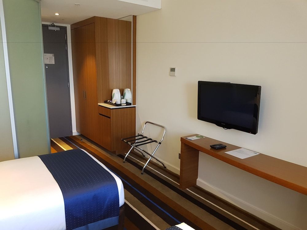 Holiday Inn Express Port Moresby 2